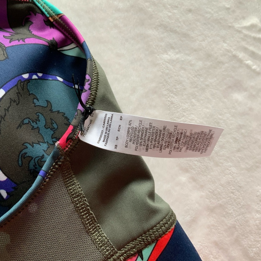 Nike Swoosh Icon Clash Dri-FIT Sports Bra - Picture 7 of 11